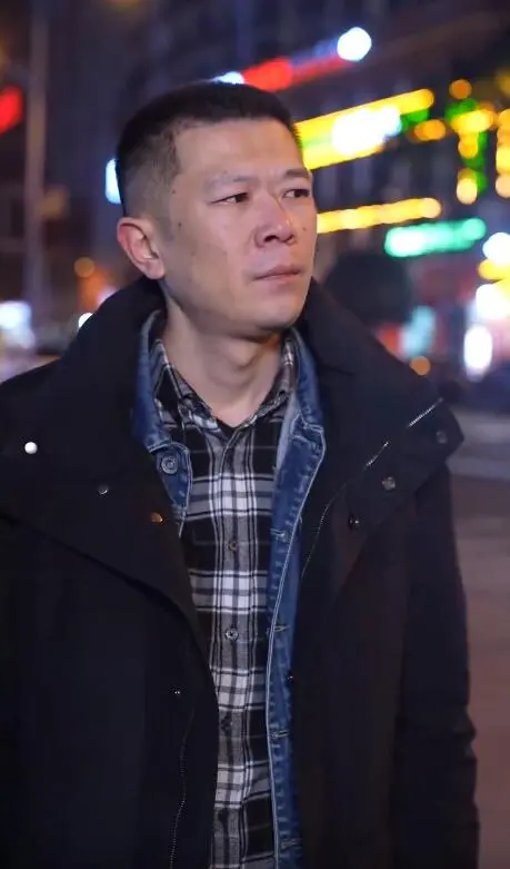 《冷暖生活》：现实主义的镜子，映照普通人的酸甜苦辣与不屈《浴血反击》